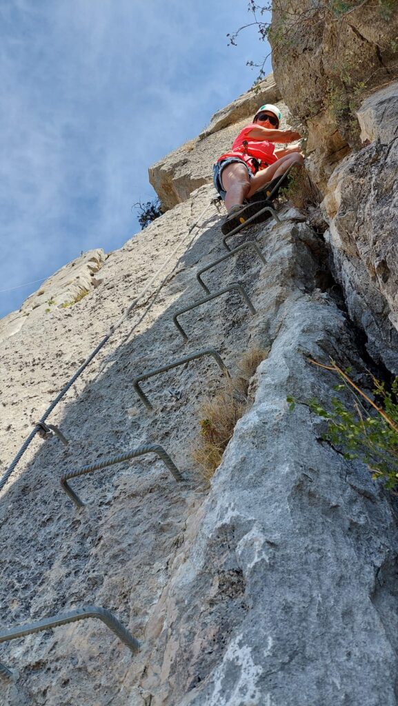 Wspinaczka via ferrata na Hvarze - drabina w skałach
