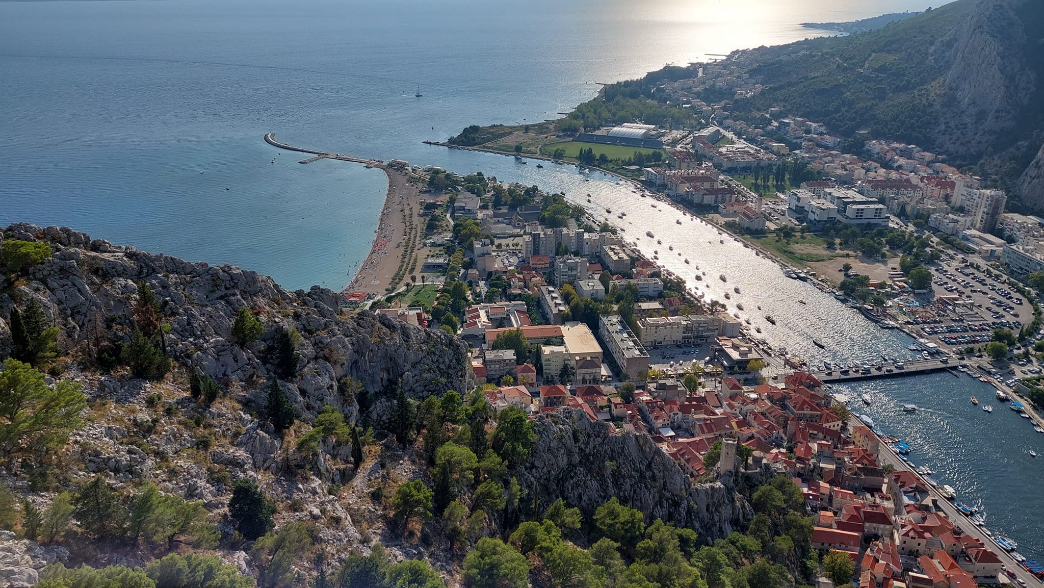 Widok na miasto Omis z trasy via ferrata