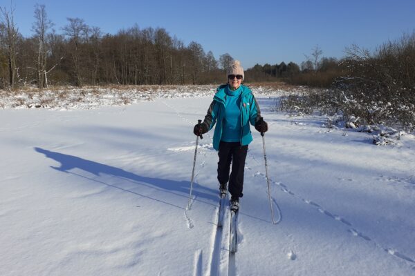 Narty biegowe – moja zimowa recepta na aktywność po 60.